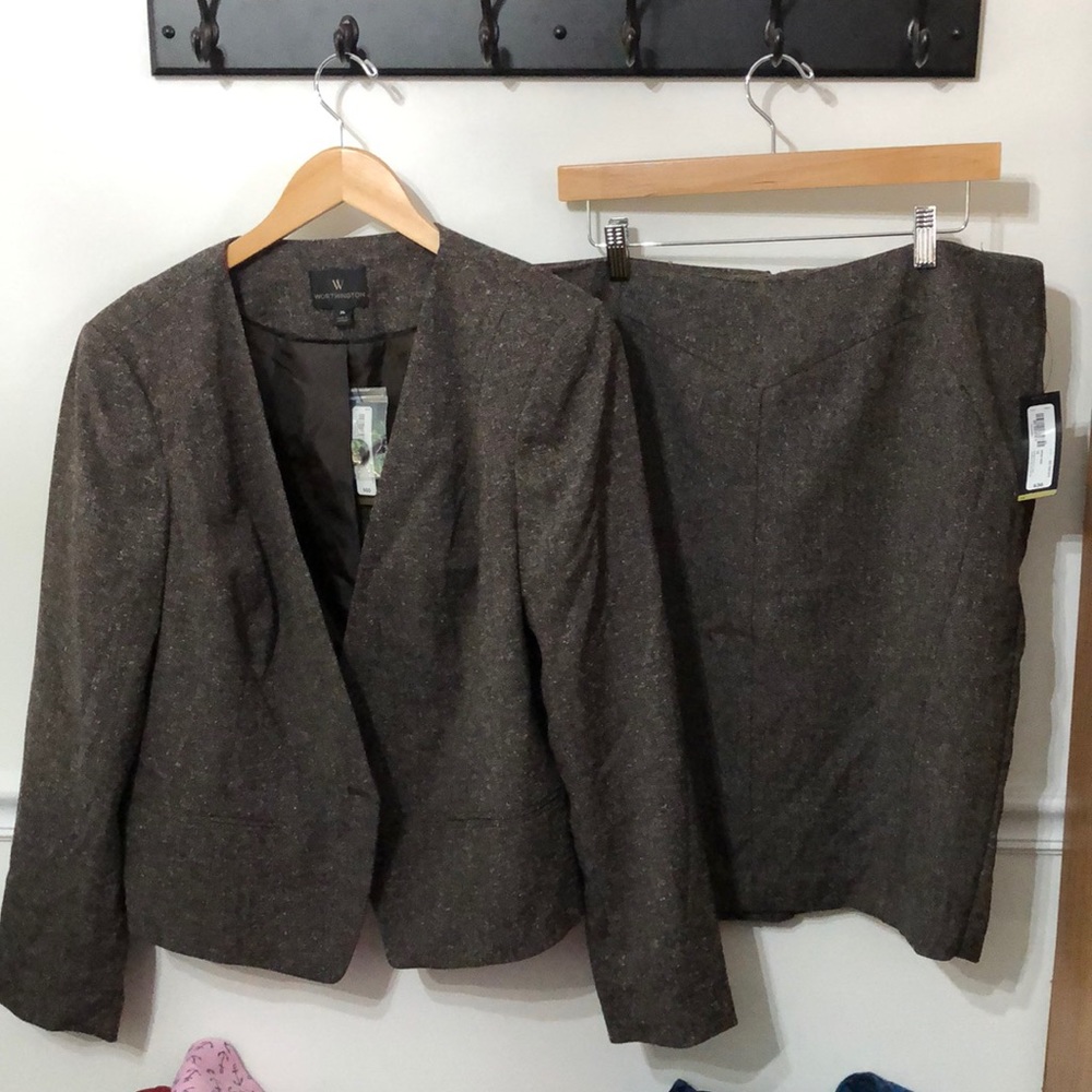 Women Worthington Xl brown tweed suit jacket and size 14 brown tweed skirt.